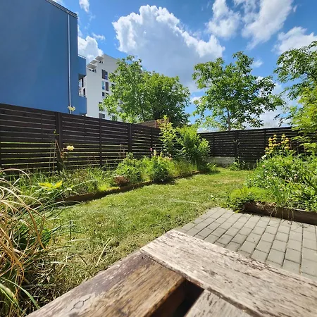 Wygodne M Z Ogródkiem *